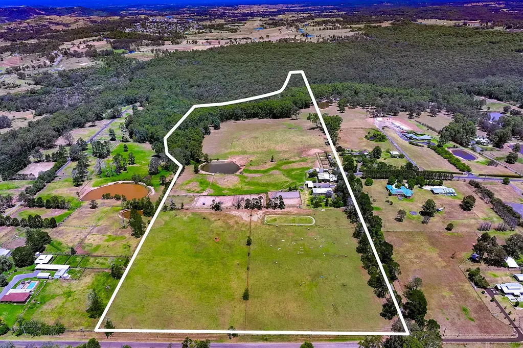 Orangeville 5ห้องนอน "AuraDell" � 48 Acres* of Scenic Rural Living, Historic Charm & Unlimited Possib