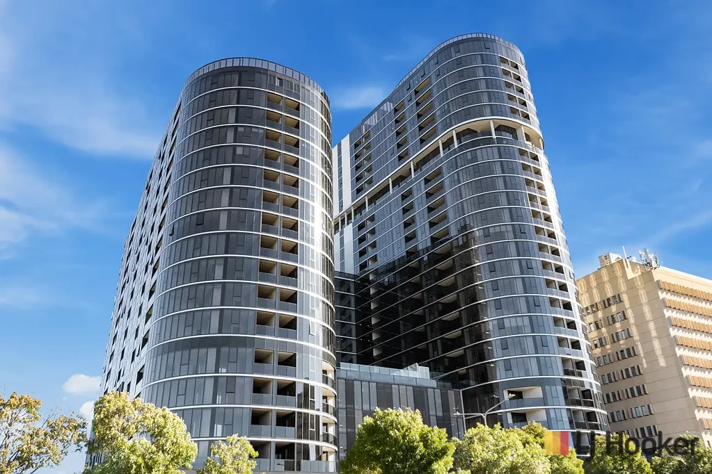 2 Bedroom Unit With Carspace On Same Floor!