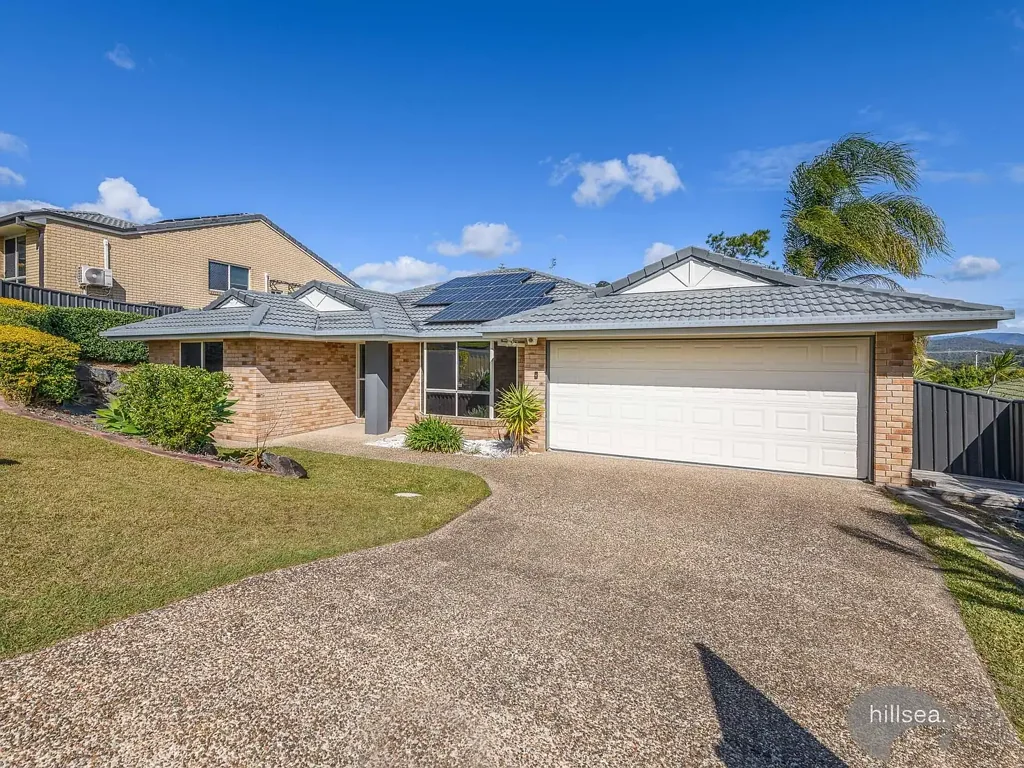 Oxenford 4 Bedroom 4 BEDROOM FAMILY HOME - SOLAR POWER & HOT WATER - SPACIOUS YARD - LOVELY VIEWS- MOVE IN READY!