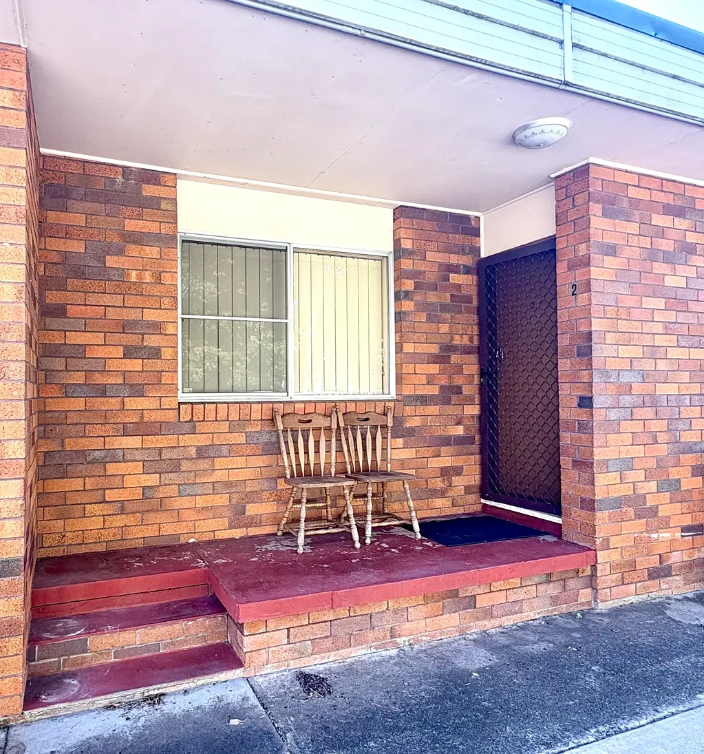 2 Bedroom Unit - Walking distance to shops