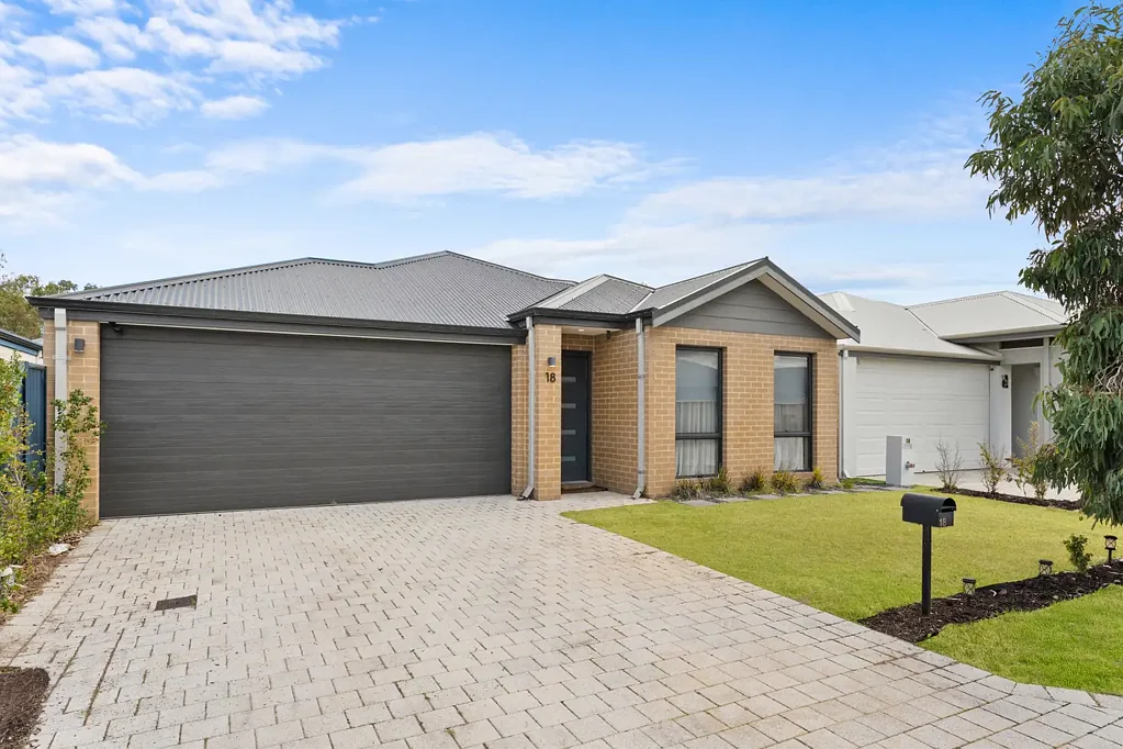 Baldivis 4房  Stylish, low-maintenance living in central location
