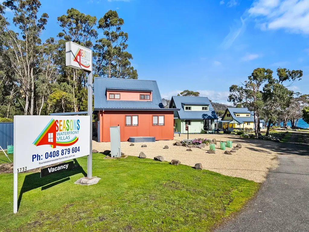 Taranna 8Zimmer Rare opportunity to purchase a waterfront accommodation business on major tourist route