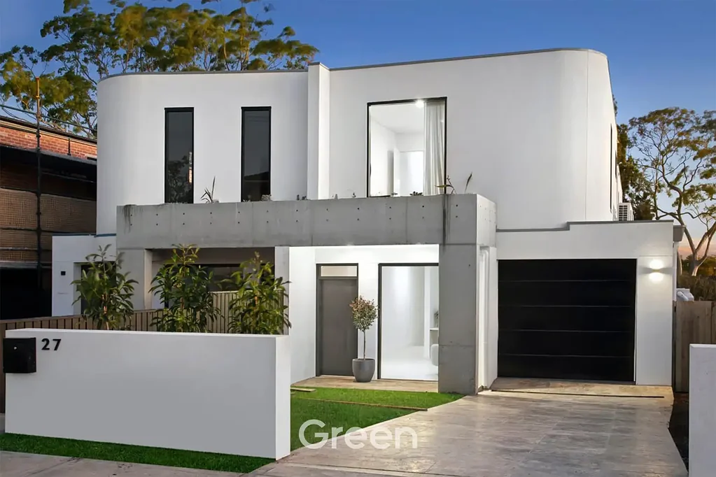 Contemporary 4-Bedroom Home Offering Modern Luxury, Style & Comfort!