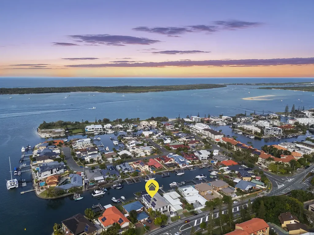 Runaway Bay 4ਬੈੱਡਰੂਮ Coveted North East Waterfront Living - READY TO MEET THE MARKET TODAY!