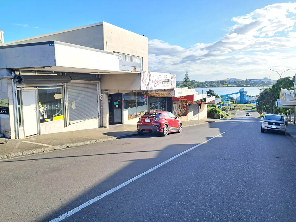 Panmure 25M² RETAIL IN BASIN VIEW