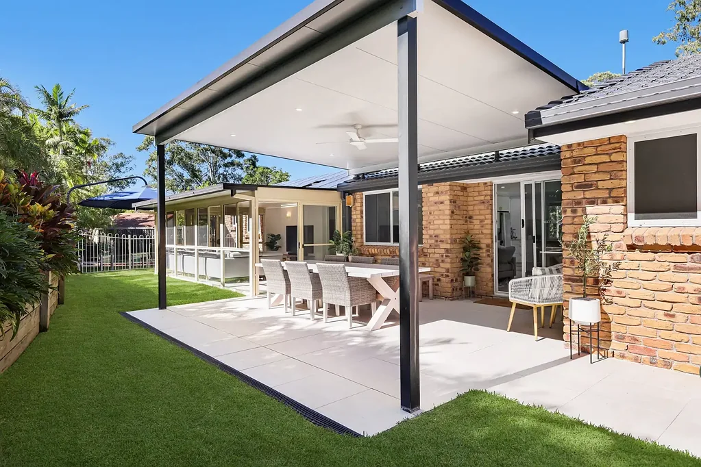Robina 4房  Secluded Robina Woods Entertainer on 1,115m2 Block