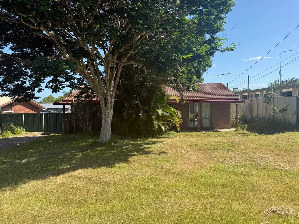 3 Bedroom With Double Lock Up Shed