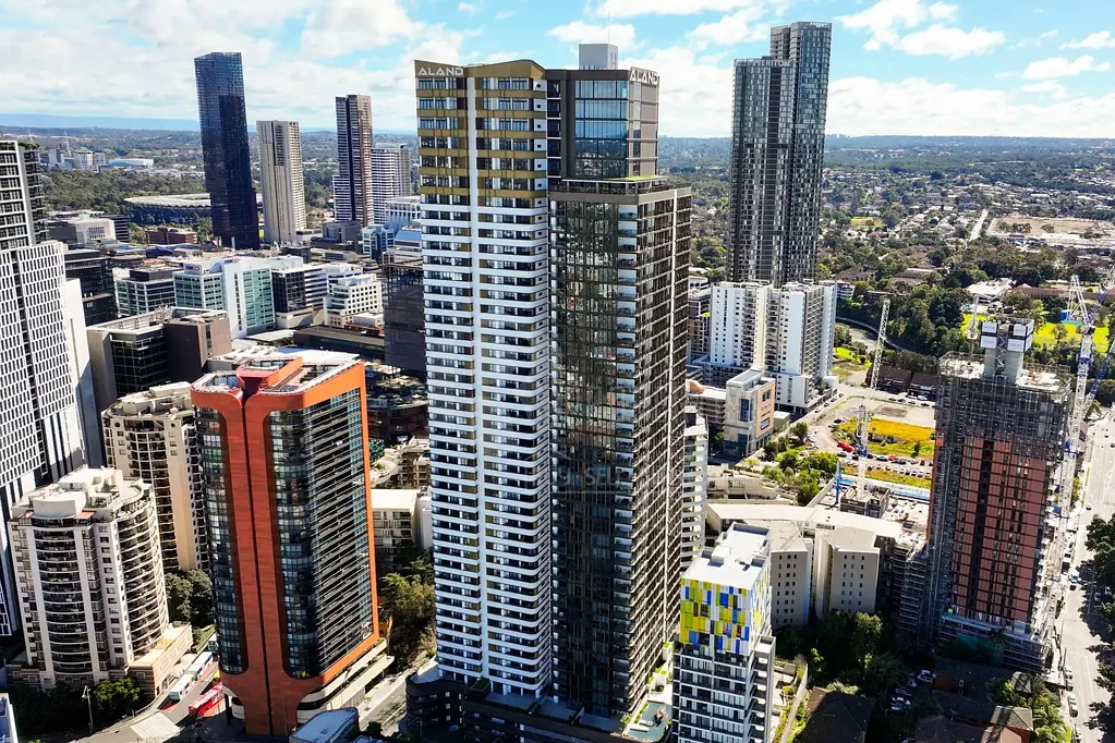 Harris Park 3房 奢华高层生活，坐拥迷人城市景观 Luxury High-Floor Living with Stunning City Views
