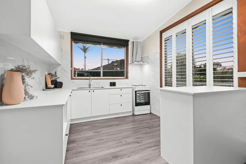 Springvale 3 Bedroom The Brief:
Updated and light-filled family home in a premium lifestyle location