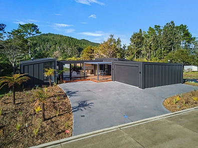 Pauanui 3房  Coastal Living Framed by Greenery