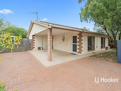 Larapinta 2Kwarto Stylishly Updated with Solar and Range Views