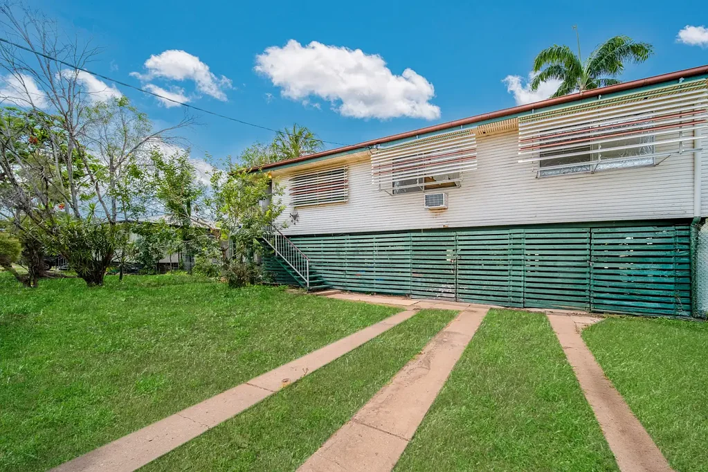 Blackwater 4部屋 BIG FAMILY HOME, BIG BLOCK, VERY HANDY LOCATION!