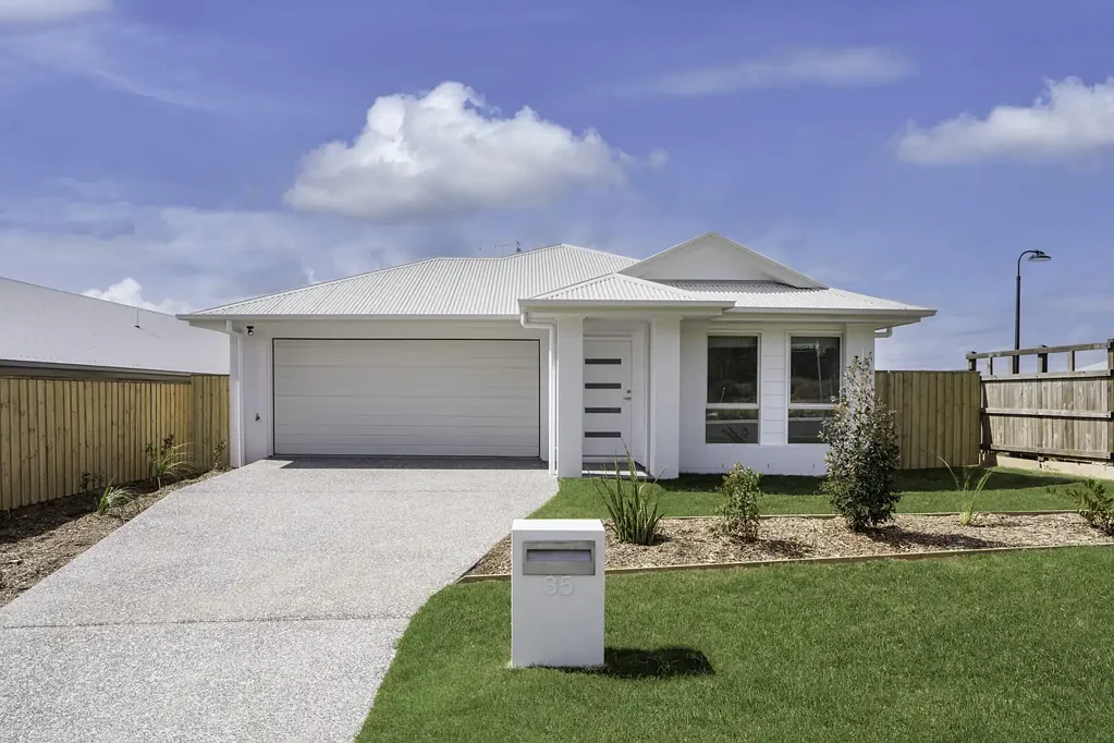 Redbank Plains 4બેડરૂમ Brand Spanking New!!  Move in Ready!  Can be Negatively Geared!!!