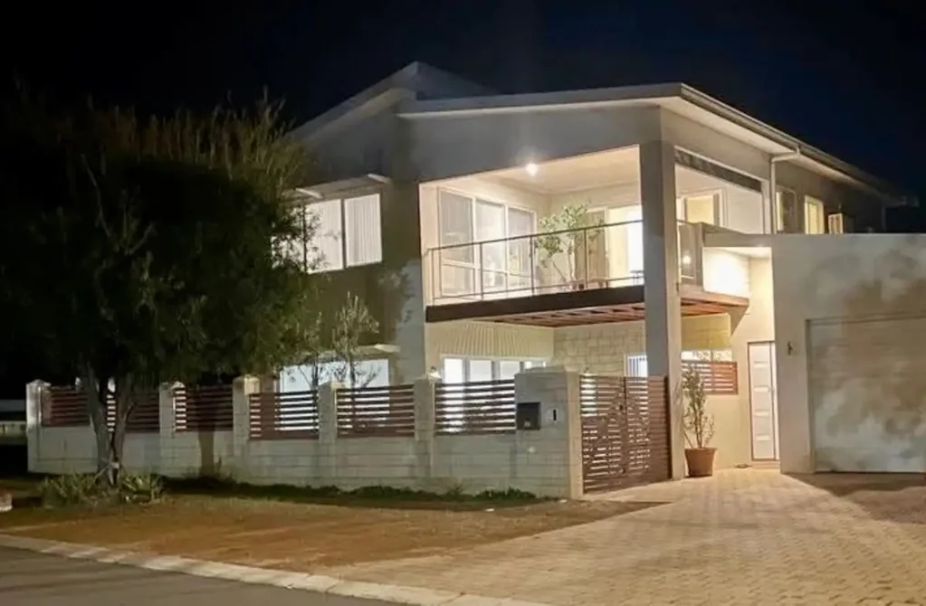 Bluff Point 3房  Coastal Living at Its Finest – Just 200m to the Beach!