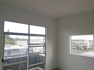 Spacious 71sqm,  two parks & balconies!