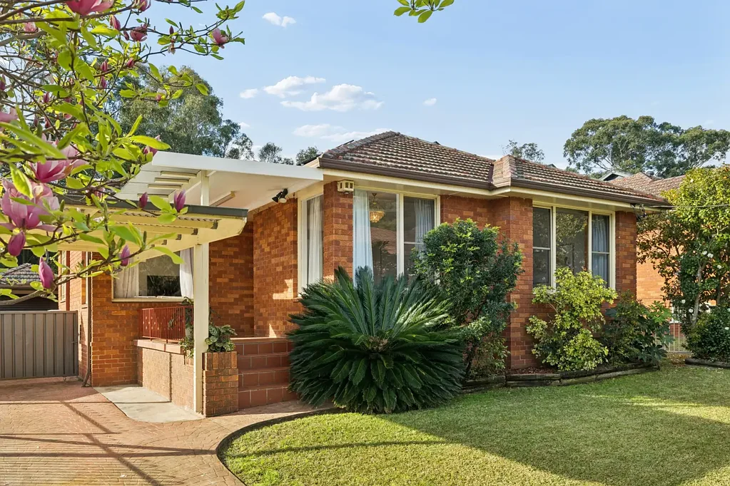 Narwee 4房 宽敞家庭住宅，位置便利 Expansive Family Home in a Convenient Setting