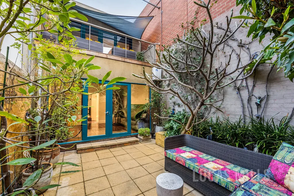 North Melbourne 3ਬੈੱਡਰੂਮ Bluestone Beauty with Expanded Finesse