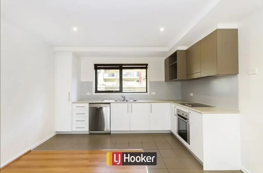 Conveniently located, sunny two bedroom apartment: