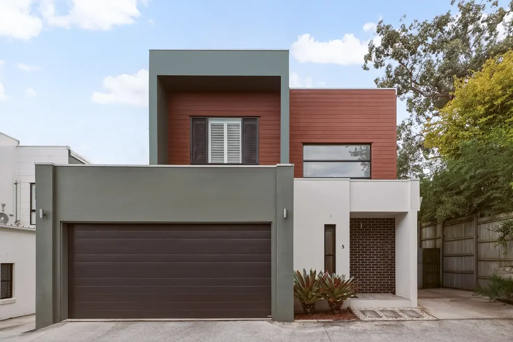 Mount Gravatt East 4कमरा Elegant Four-Bedroom Residence Offering Privacy, Space and Effortless Living