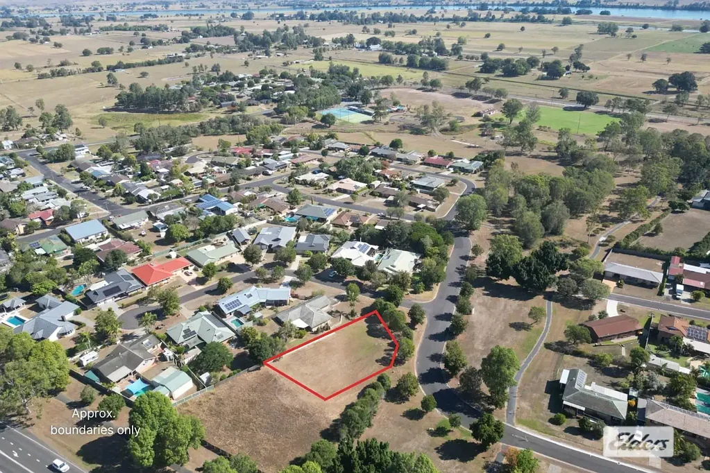 Junction Hill Quality Homesite with Gentle Slope & Great Outlook – 1,242m²