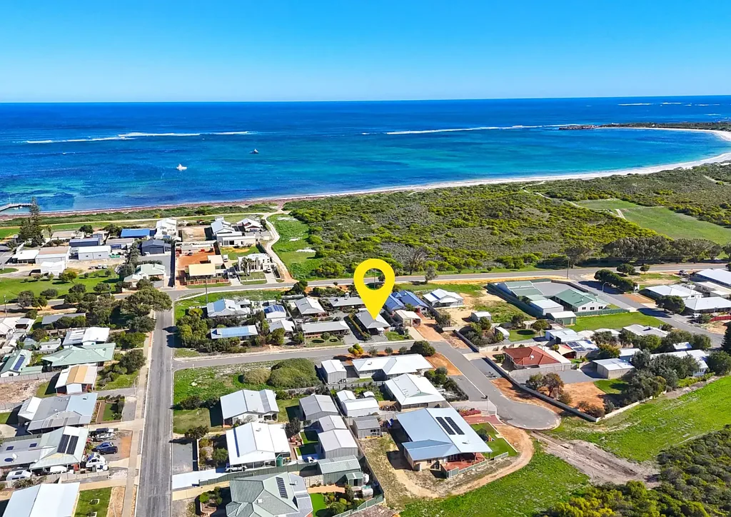 Green Head 3房  Cosy-Coastal 3 Bedroom Brick Unit with street frontage