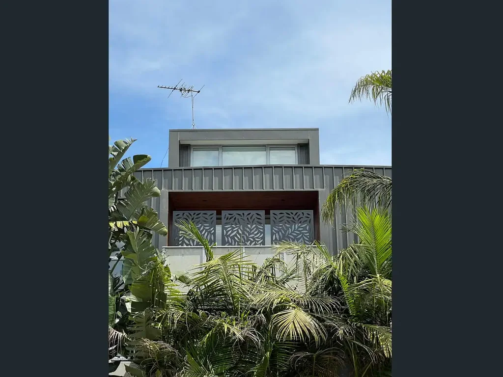 St Kilda East 2Kwarto Tropical oasis meets deciduous charm! This top floor hidden gem ticks the boxes