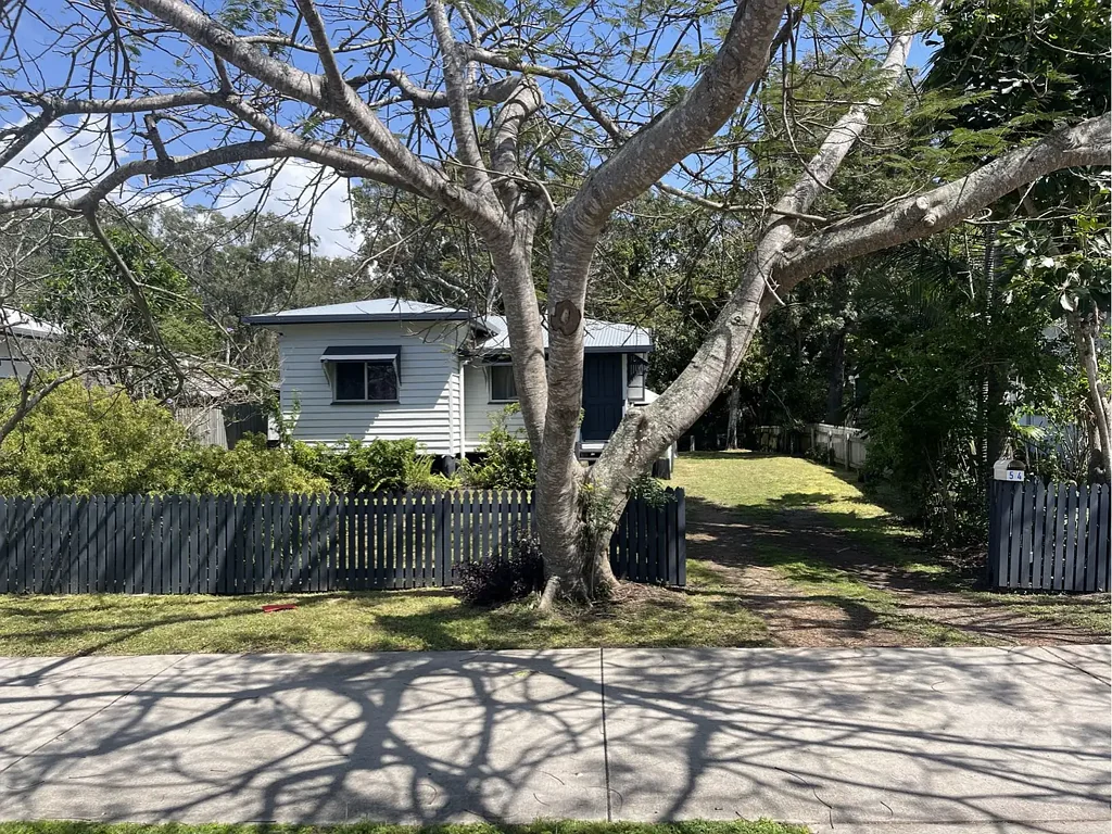 QUAINT 2 BEDROOM COTTAGE CLOSE TO TOWN