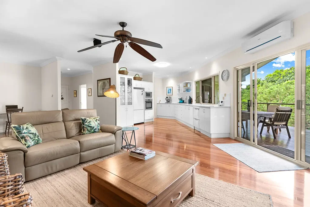 Redlynch 4房  Spacious Family Home with Multiple Living Areas, Pool & Room for All the Toys!