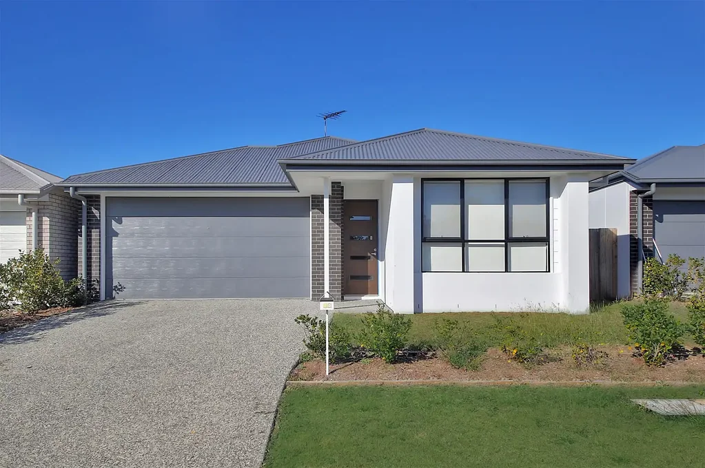 Browns Plains 4 Bedroom Family house in the centre of Browns Plains! Ready to move in!!
