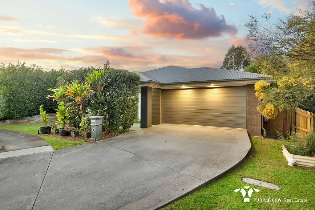 Redbank Plains 4 Bedroom Private | Bushland Outlook | Spacious 4-Bedroom Home