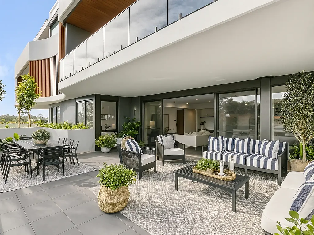 Nedlands 3 Bedroom 3-Bedroom Apartment With Expansive Outdoor Living