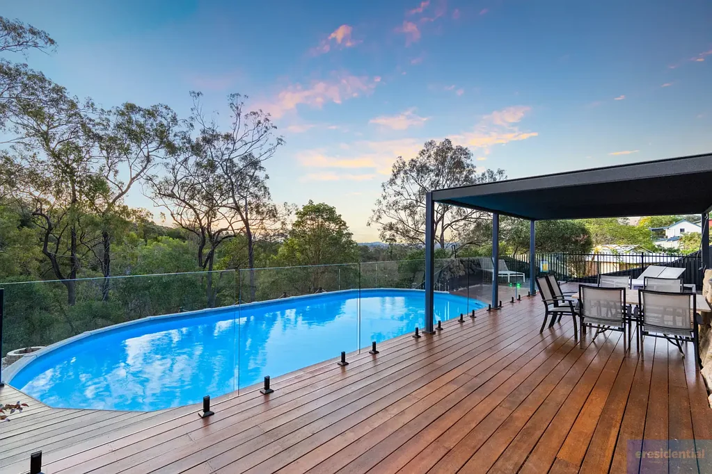 Edens Landing 5침실 Exceptional Family Living with City Views, Pool & Expansive Outdoor Spaces