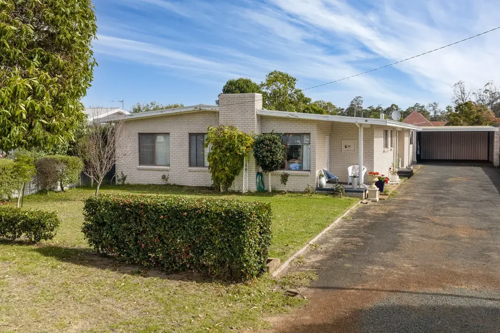 Boyanup 4房  Charming Family Home with Exciting Development Potential