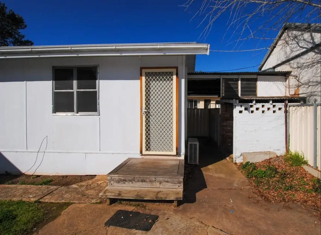 Cozy Unit in a Prime Location & Walking Distance to Town!