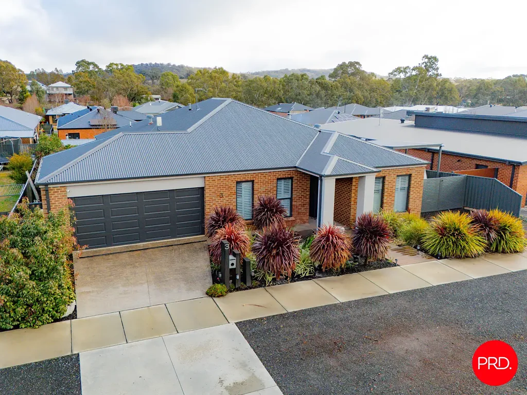 Harcourt 4 Bedroom Near-New Family Home with Shed