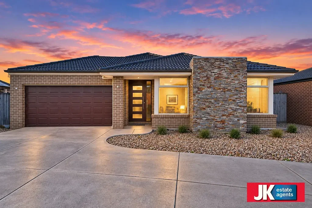 Tarneit 4 Bedroom Exceptional Family Living on a Generous 712m² Allotment