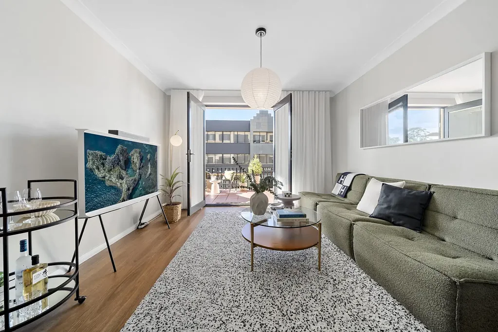 Leichhardt 2房  Light filled apartment in Leichhardt's famed 'Italian Forum'