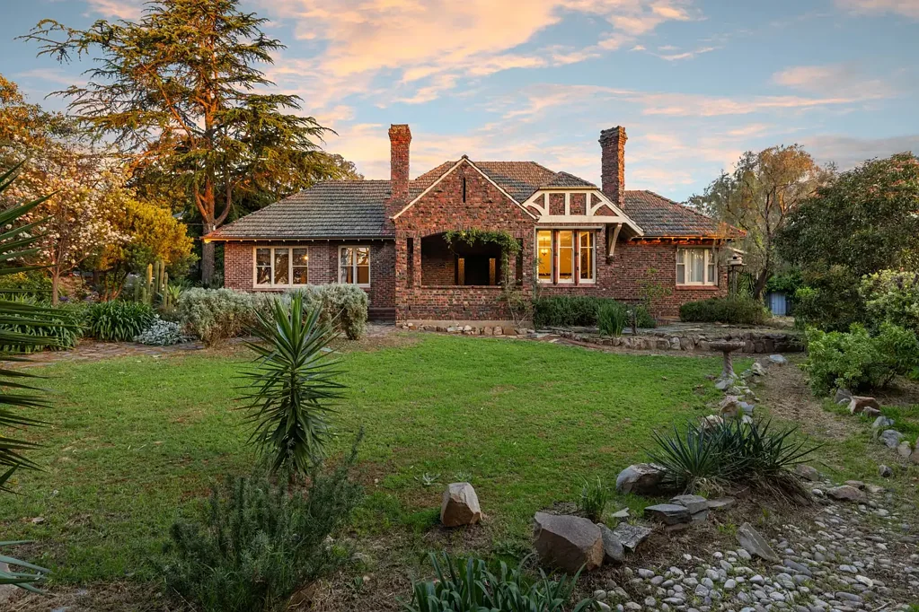 Mitcham 4Kwarto 'Ailsa Craig'; Scottish Heritage Meets Mitcham's Most Prized Pocket