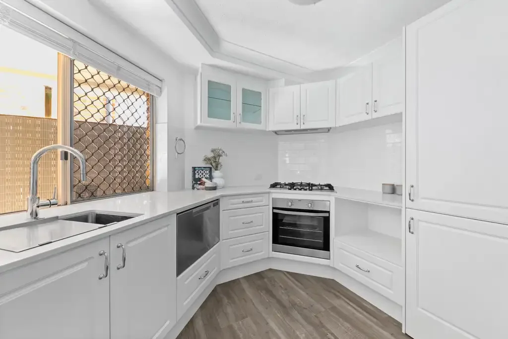 Ground Floor Garden Apartment - Style and Convenience are Key!