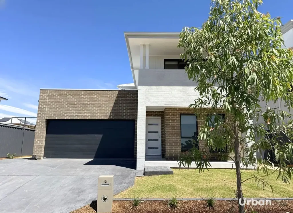 12 Chesterman Loop, Oran Park, NSW 2570