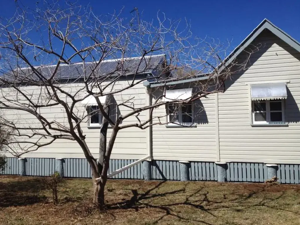 Charming Rural Queenslander Cottage - Peaceful Country Living