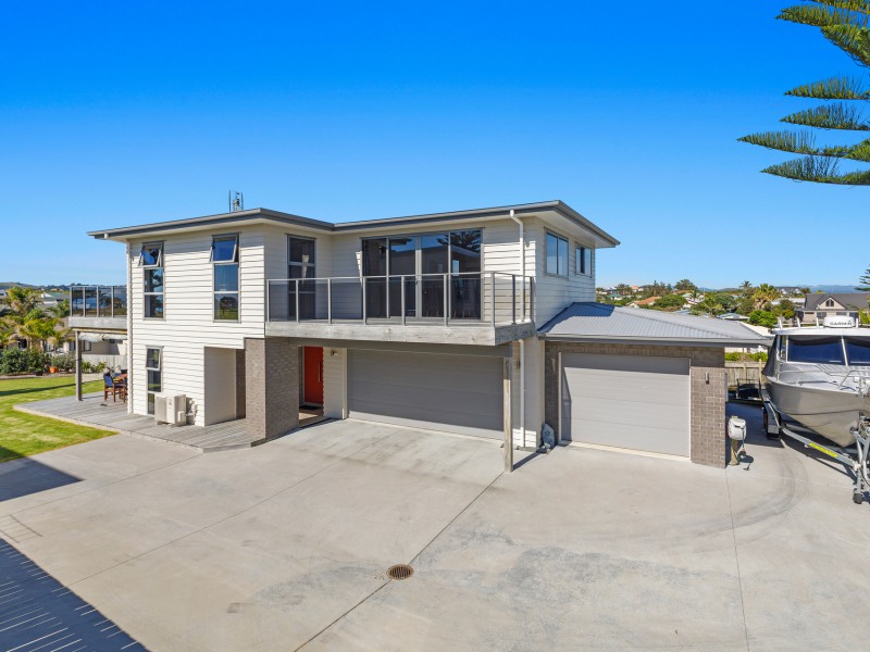 11 Commodores Close, Coastlands