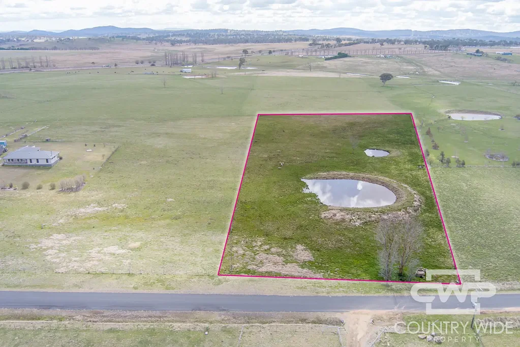 Glen Innes A Rare Lifestyle Opportunity on 4.8 Acres with Two Dams