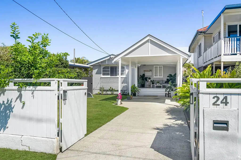 Quaint Cottage Close to Queens Beach