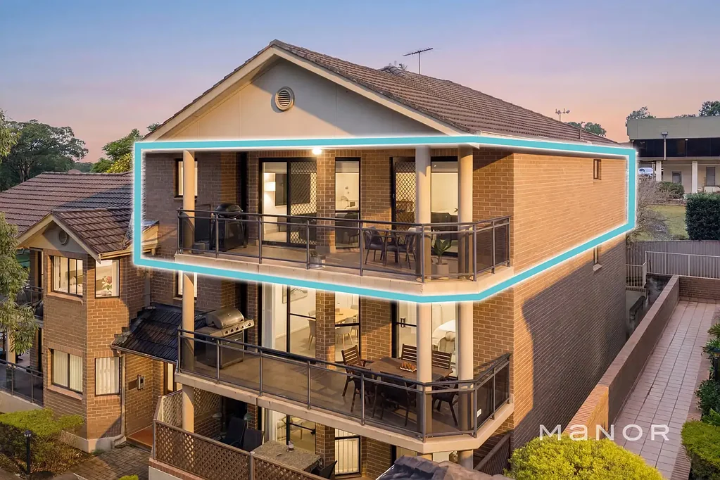 Baulkham Hills 3房 顶层三居室公寓 开阔区域景观 主卧独立卫浴 无共用墙壁 双车位车库 安全综合体 近学校商店 Elevated Hills Living