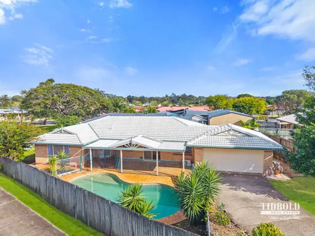 Victoria Point 4房 跃入夏日 - 公园对面的家庭生活！ Splash Into Summer - Family Living Opposite Parkland!