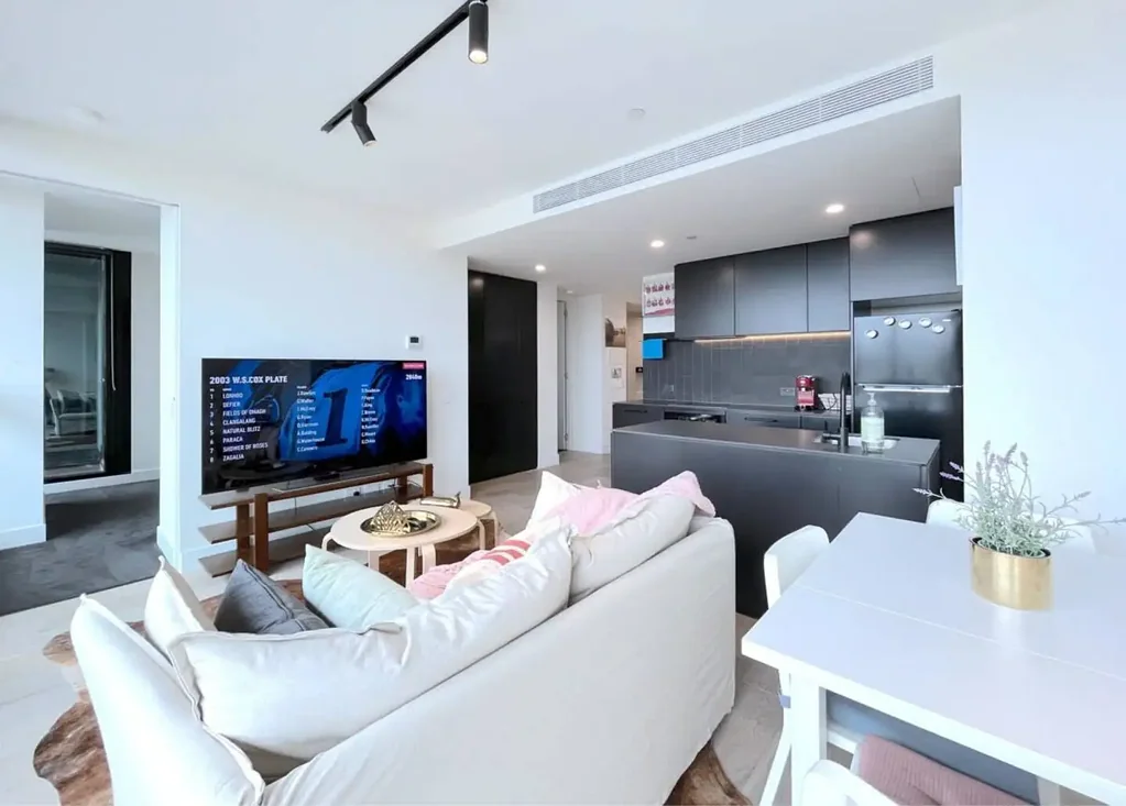 Fully furnished modern apartment in Hawthorn East