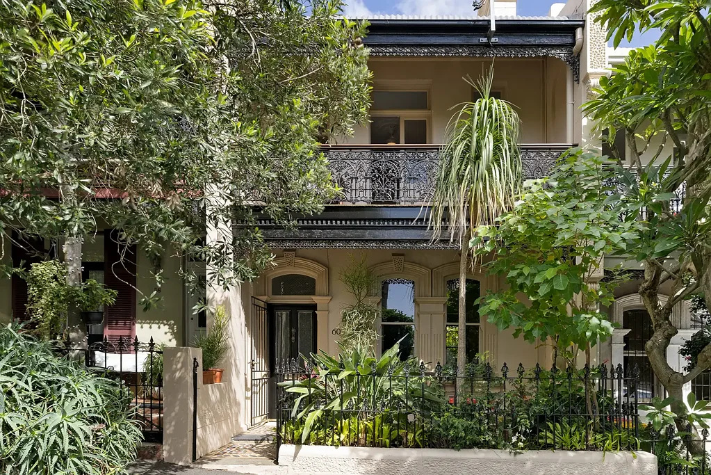 Stately 4-bedroom terrace in a premier village position. 9 month lease.