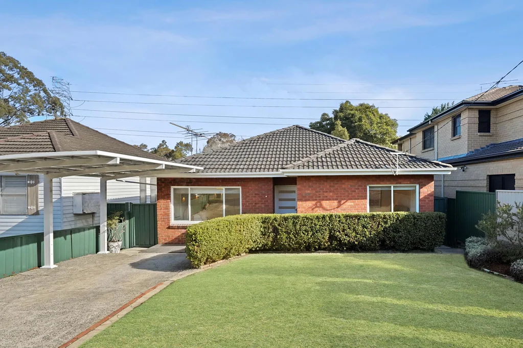 Croydon Park 3房 优质朝北全砖居所，背靠Cooks River Reserve Prime North-Facing Full-Brick Sanctuary Backing onto Cooks River Reserve