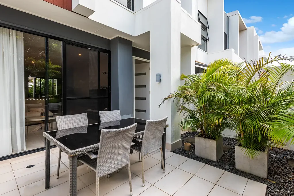 Hope Island 3ਬੈੱਡਰੂਮ Townhome in Prestigious Cova Estate - Seller Purchased Elsewhere!